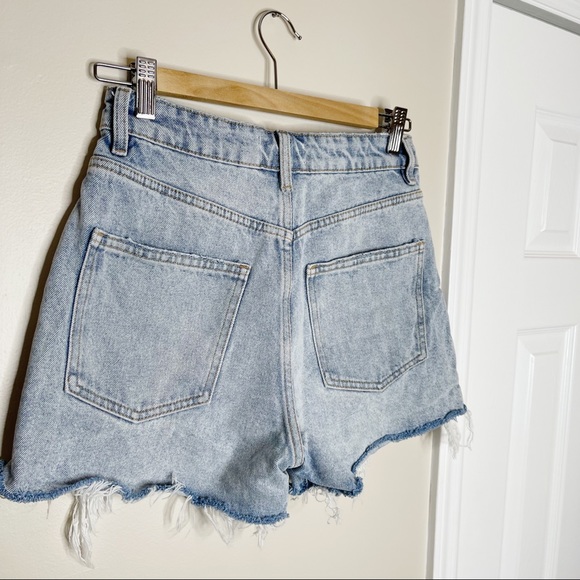 Zara Hi-Rise Frayed Light Wash Denim Shorts - Picture 8 of 10